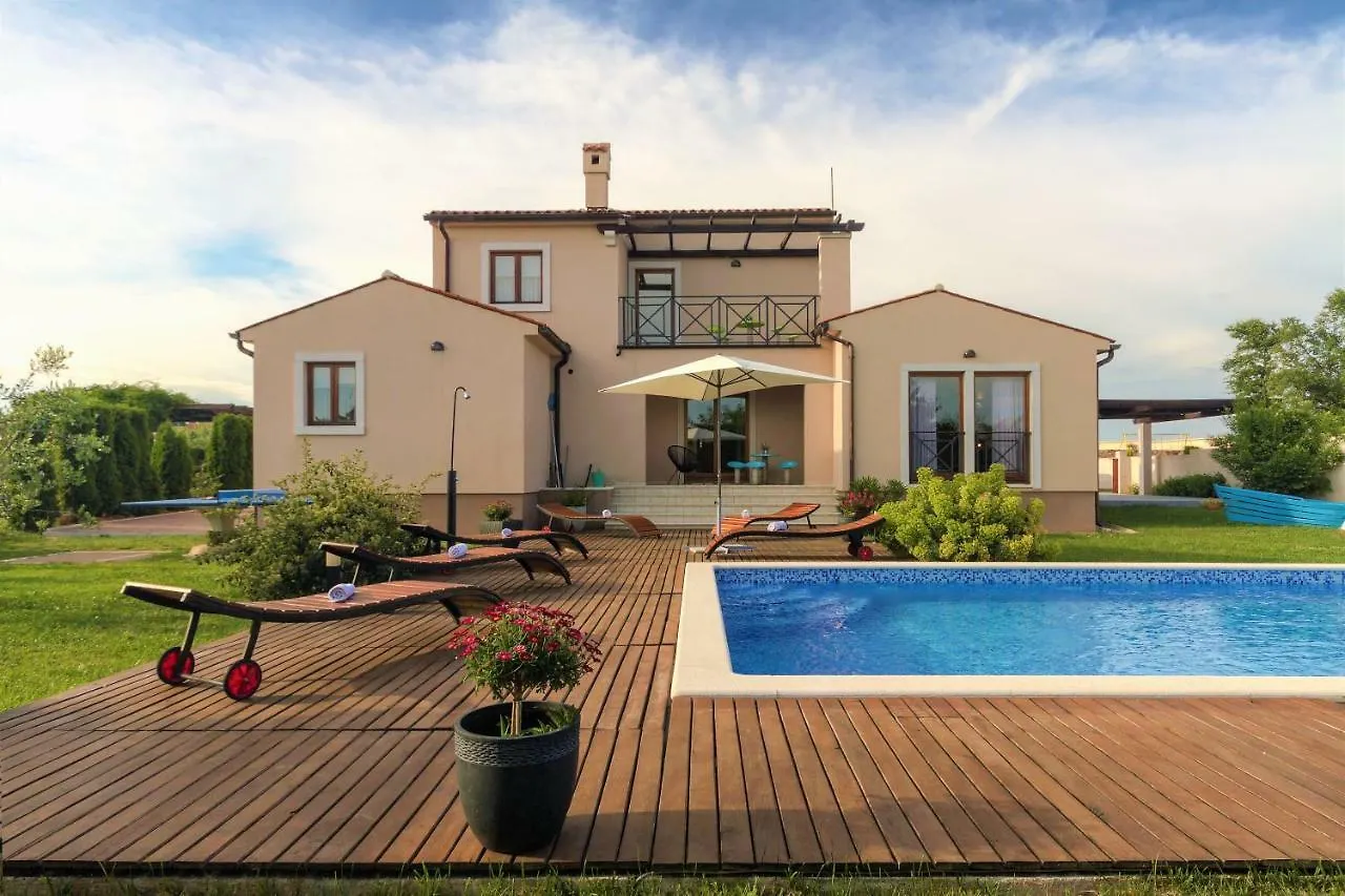 Villa Nana - Modern Villa With A Pool Surrounded By Nature, Istria-Pula kontakter