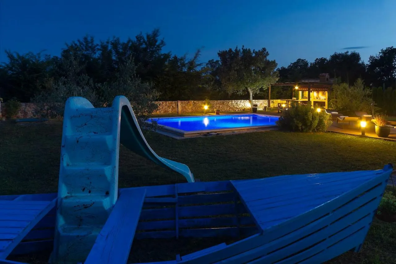 Villa Nana - Modern Villa With A Pool Surrounded By Nature, Istria-Pula Valtura
