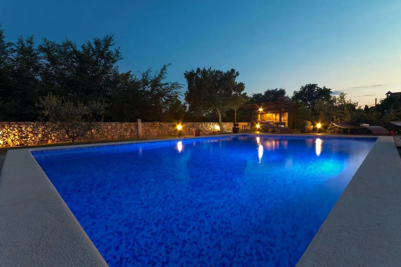 Villa Nana - Modern Villa With A Pool Surrounded By Nature, Istria-Pula Valtura Kroatien
